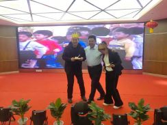 祝富森家人們生日快樂(lè)，笑口常開(kāi)。